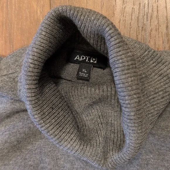 Gray color block Turtleneck Sweater - Picture 5 of 7